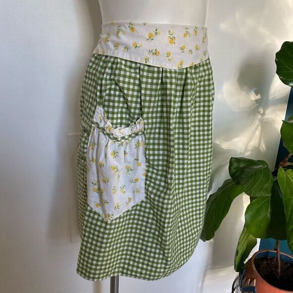 American Hostess Vintage Gingham Check Apron - Picture 3 of 12